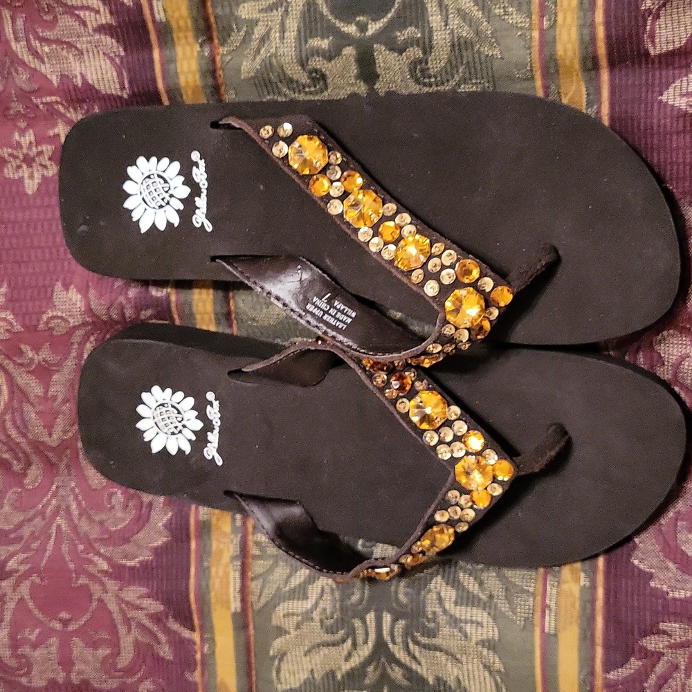 Yellow Box flip flops, size 7, Brown color with gemstones
